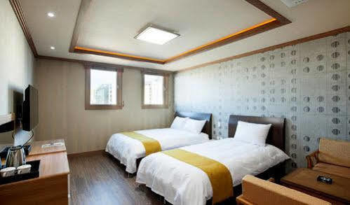 Sahara Hotel Jeju Bagian luar foto
